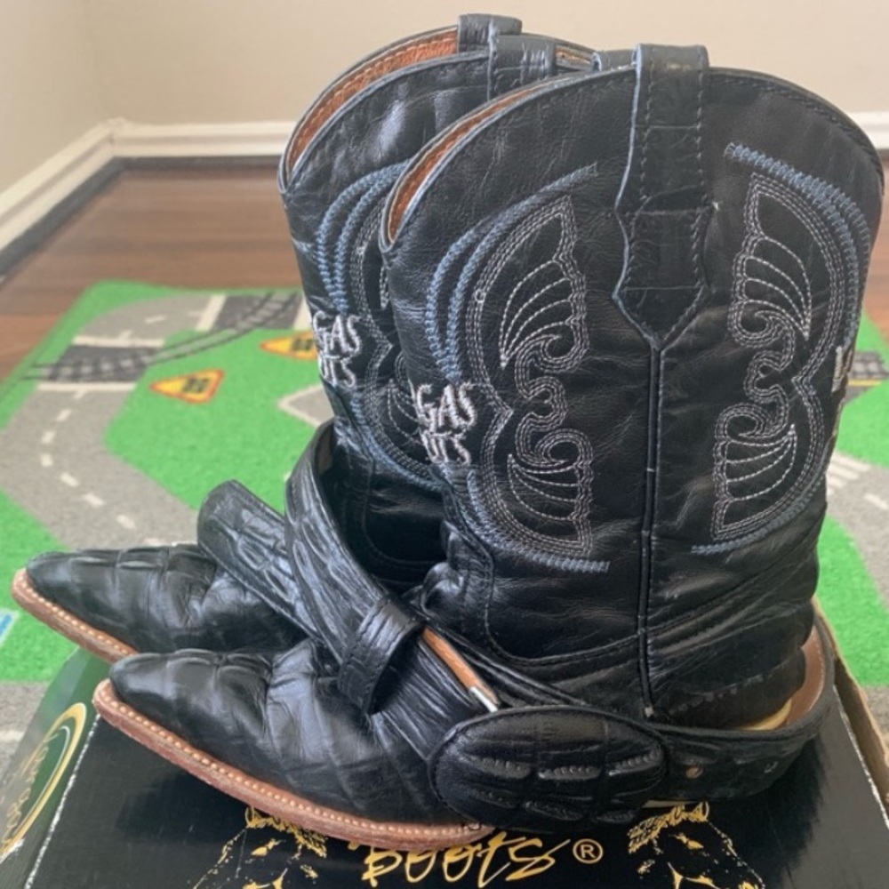 Boys cowboy boots and belt